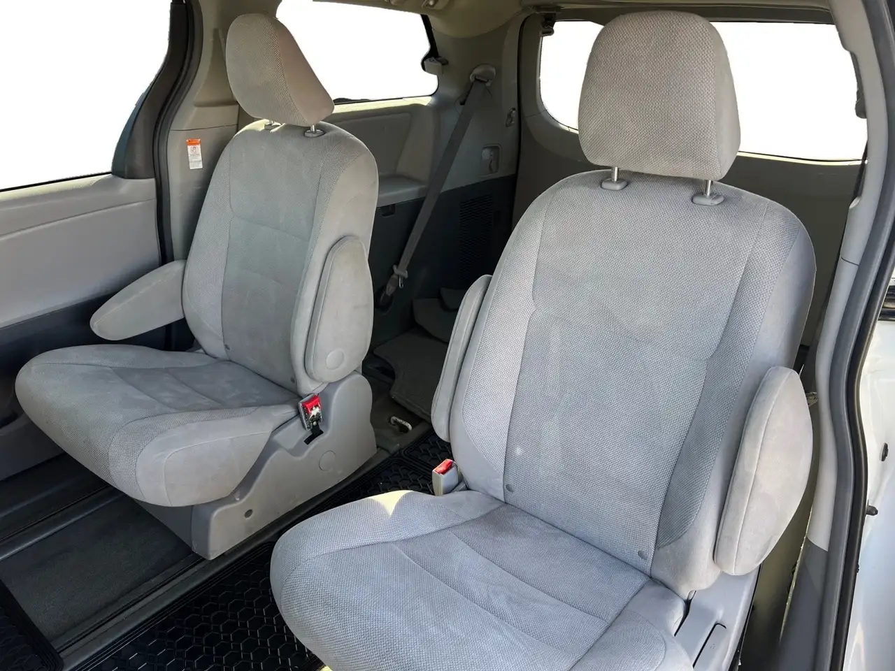 Toyota Sienna снимка Toyota Sienna
