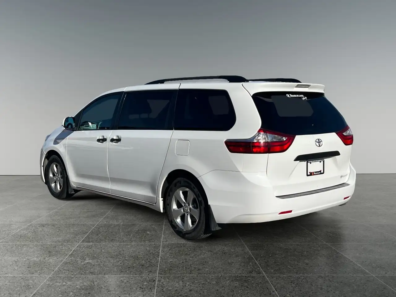 Toyota Sienna снимка Toyota Sienna