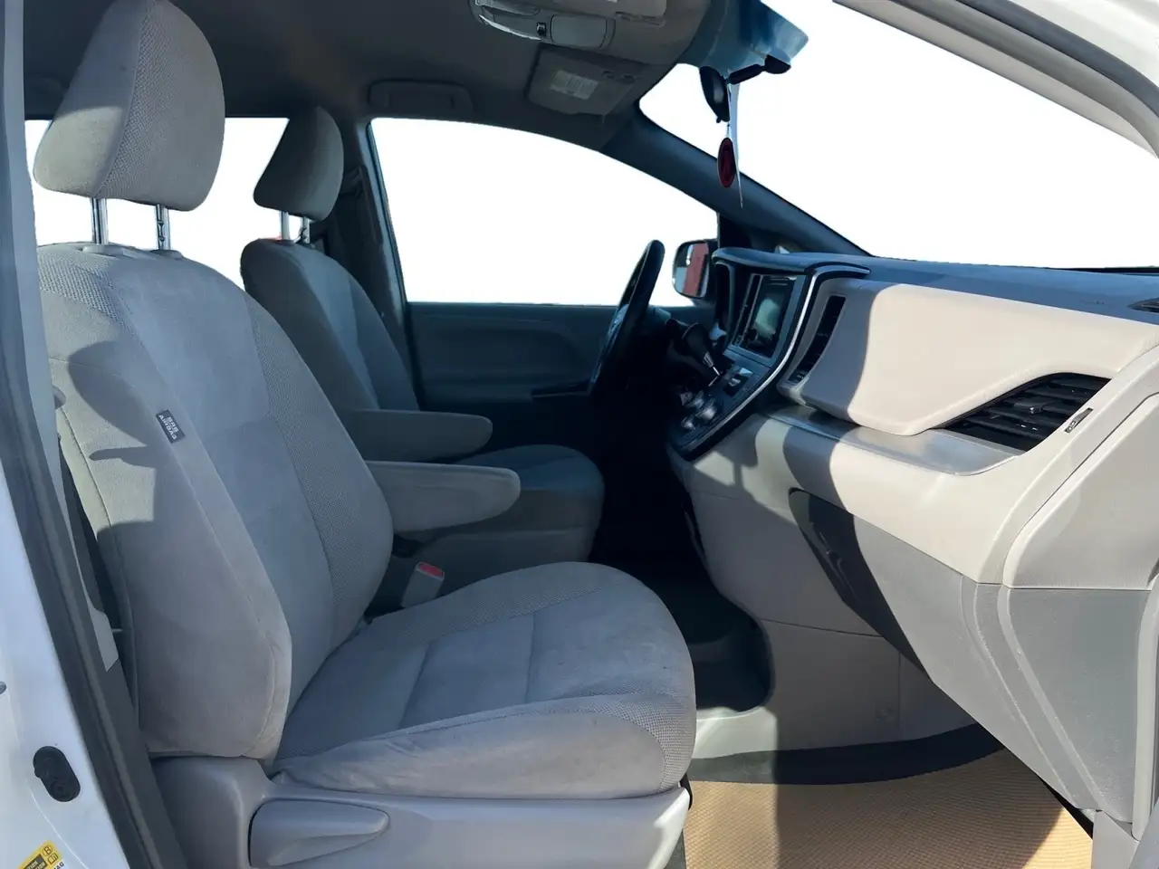 Toyota Sienna снимка Toyota Sienna