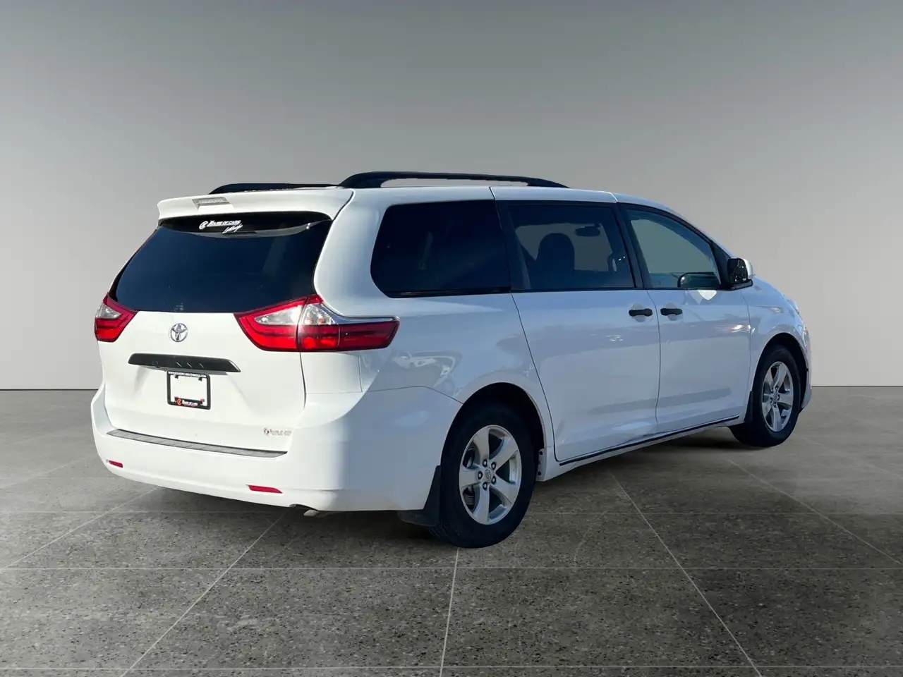 Toyota Sienna снимка Toyota Sienna