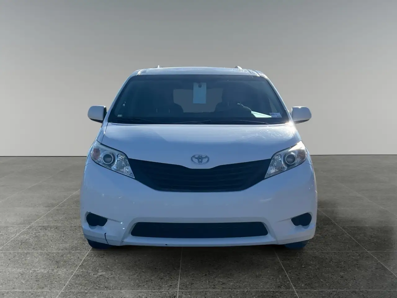 Toyota Sienna снимка Toyota Sienna
