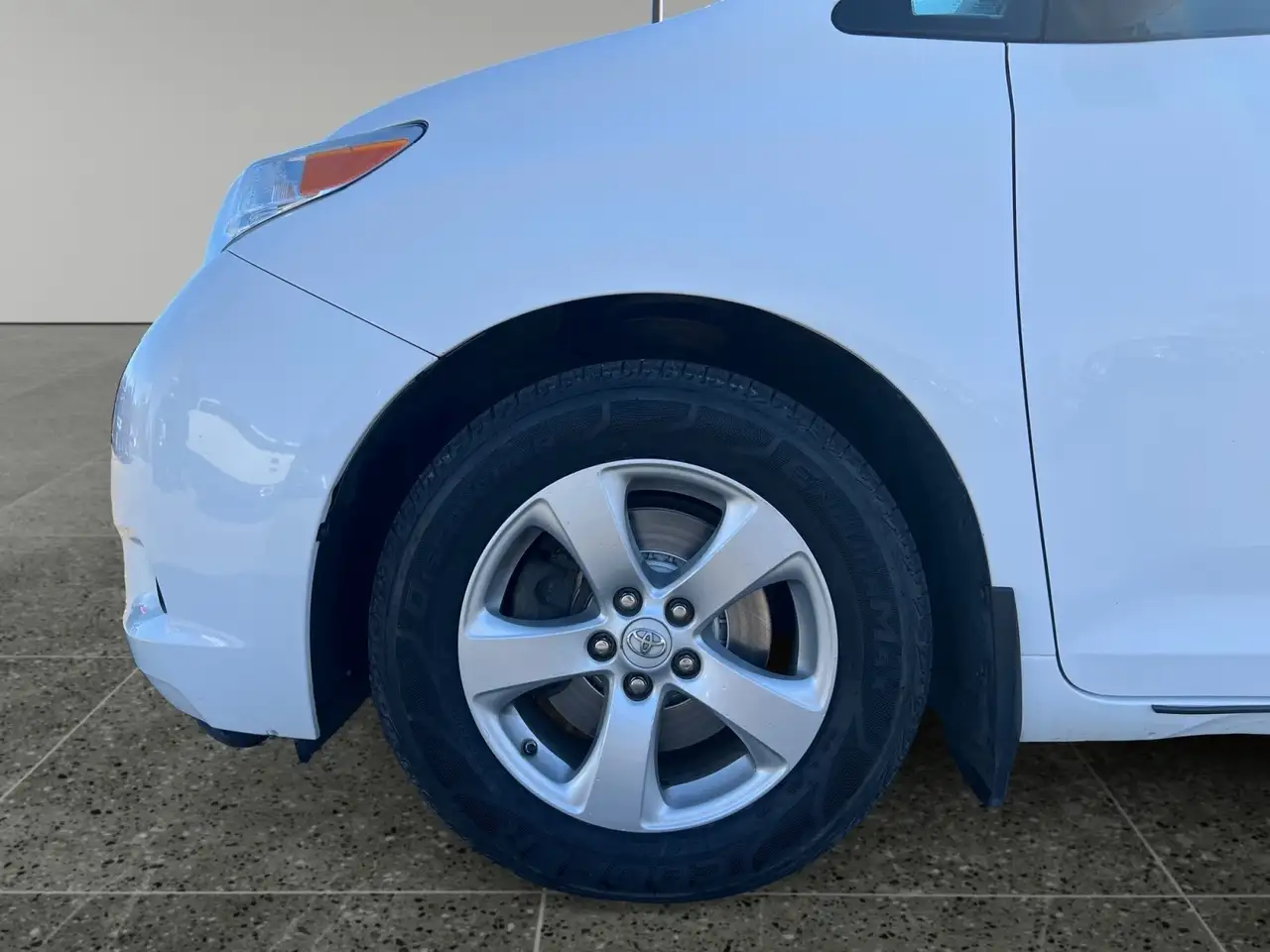 Toyota Sienna снимка Toyota Sienna