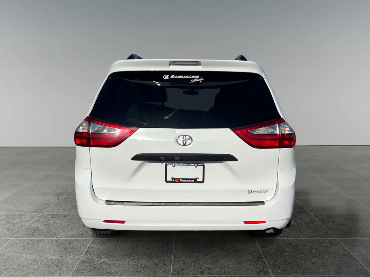 Toyota Sienna снимка Toyota Sienna
