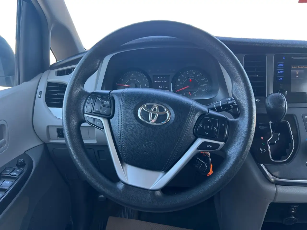 Toyota Sienna снимка Toyota Sienna