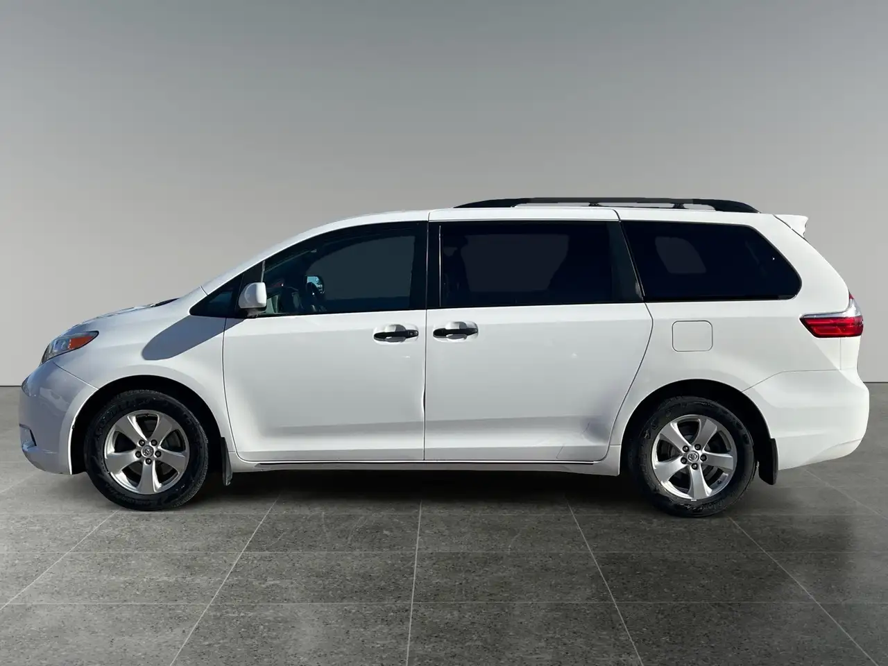 Toyota Sienna снимка Toyota Sienna