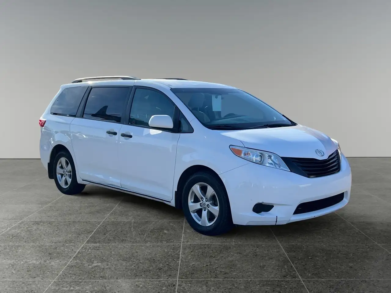 Toyota Sienna снимка Toyota Sienna