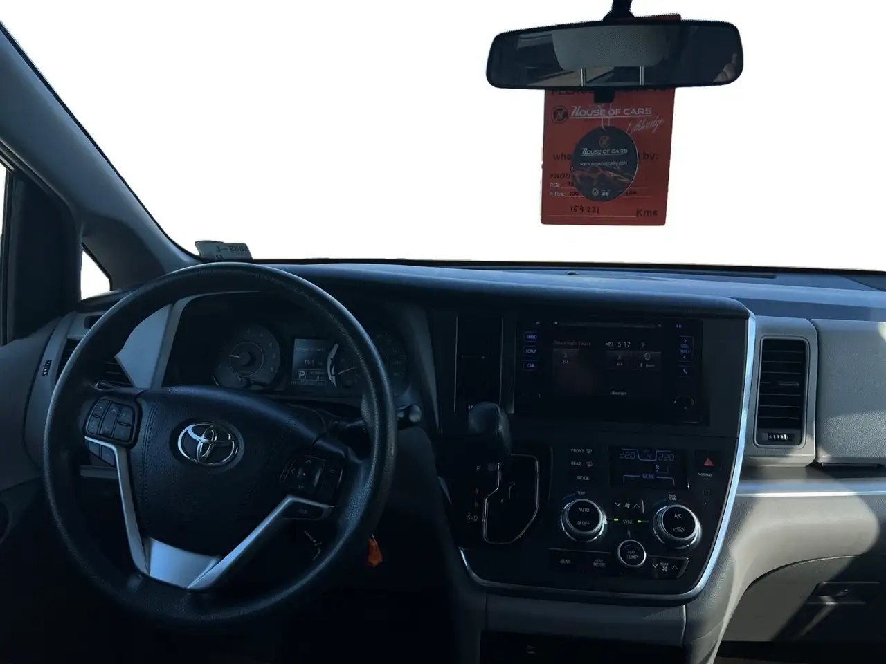 Toyota Sienna снимка Toyota Sienna