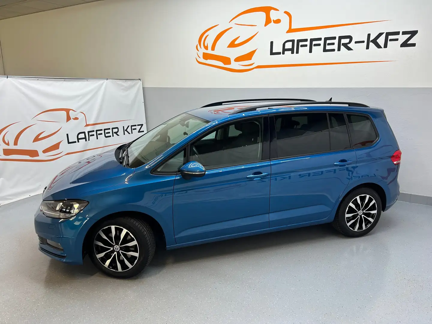 Volkswagen Touran 1,5 TSI ACT Comfortline **7 SITZE** ACC NAVI Blau - 2