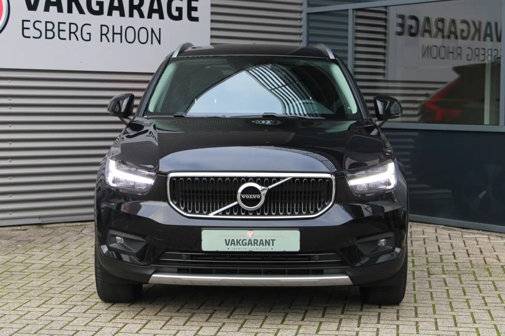 Volvo XC40 1.5 T3 Momentum Pro LED,NAVI/CAMERA Zwart - 2