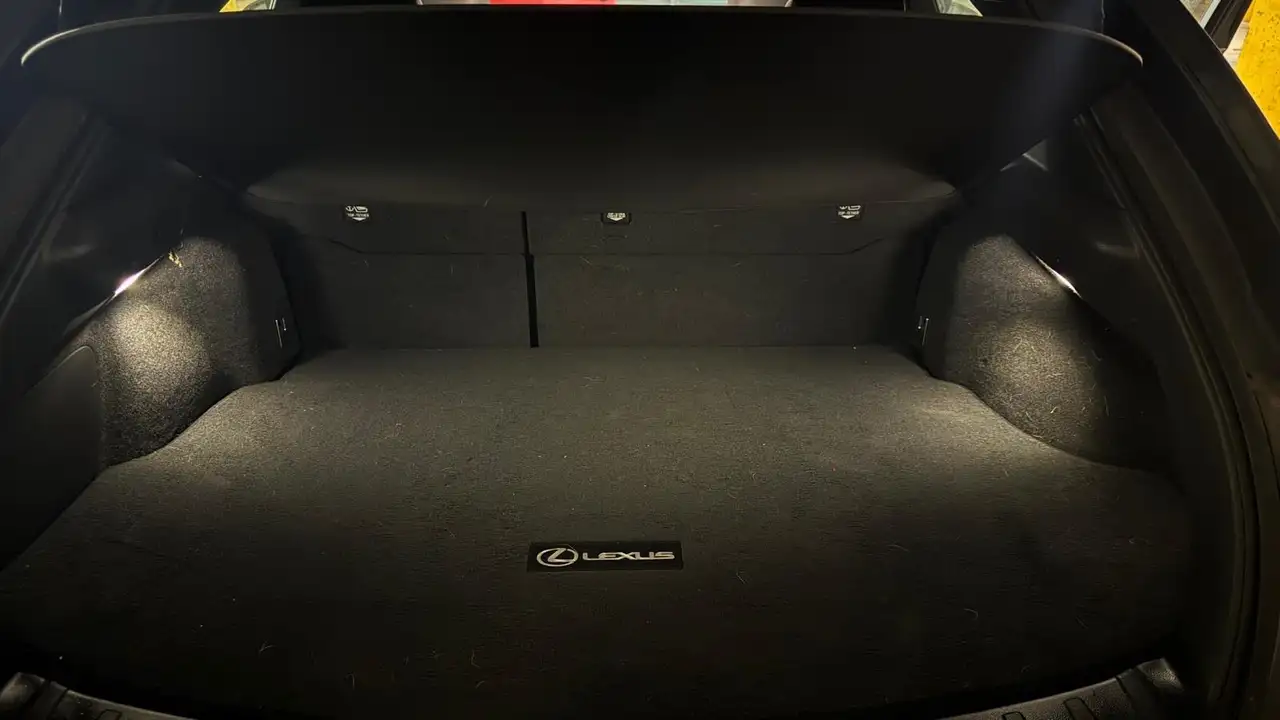 Lexus UX снимка Lexus UX