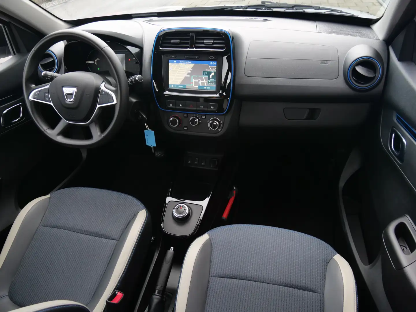 Dacia Spring Comfort Plus 27 kWh Automaat Navigatie / DAB / App Wit - 2