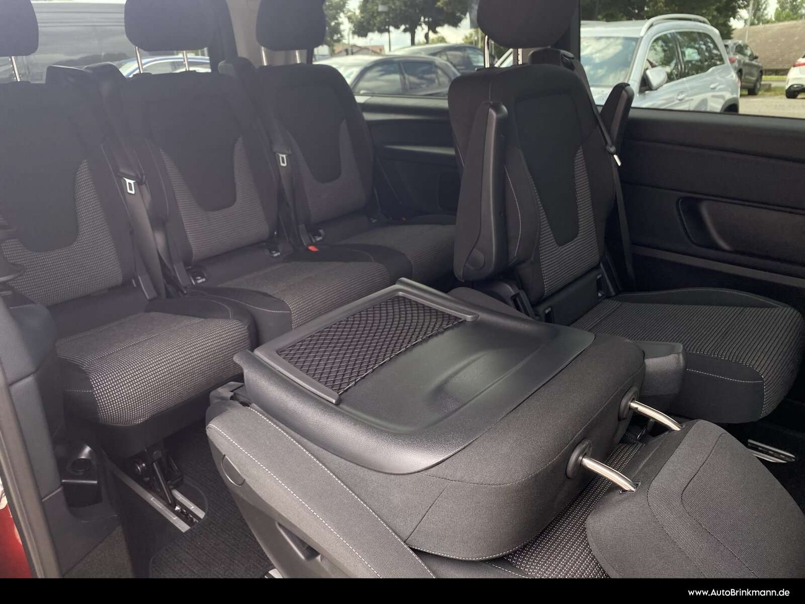 Mercedes-Benz V 220