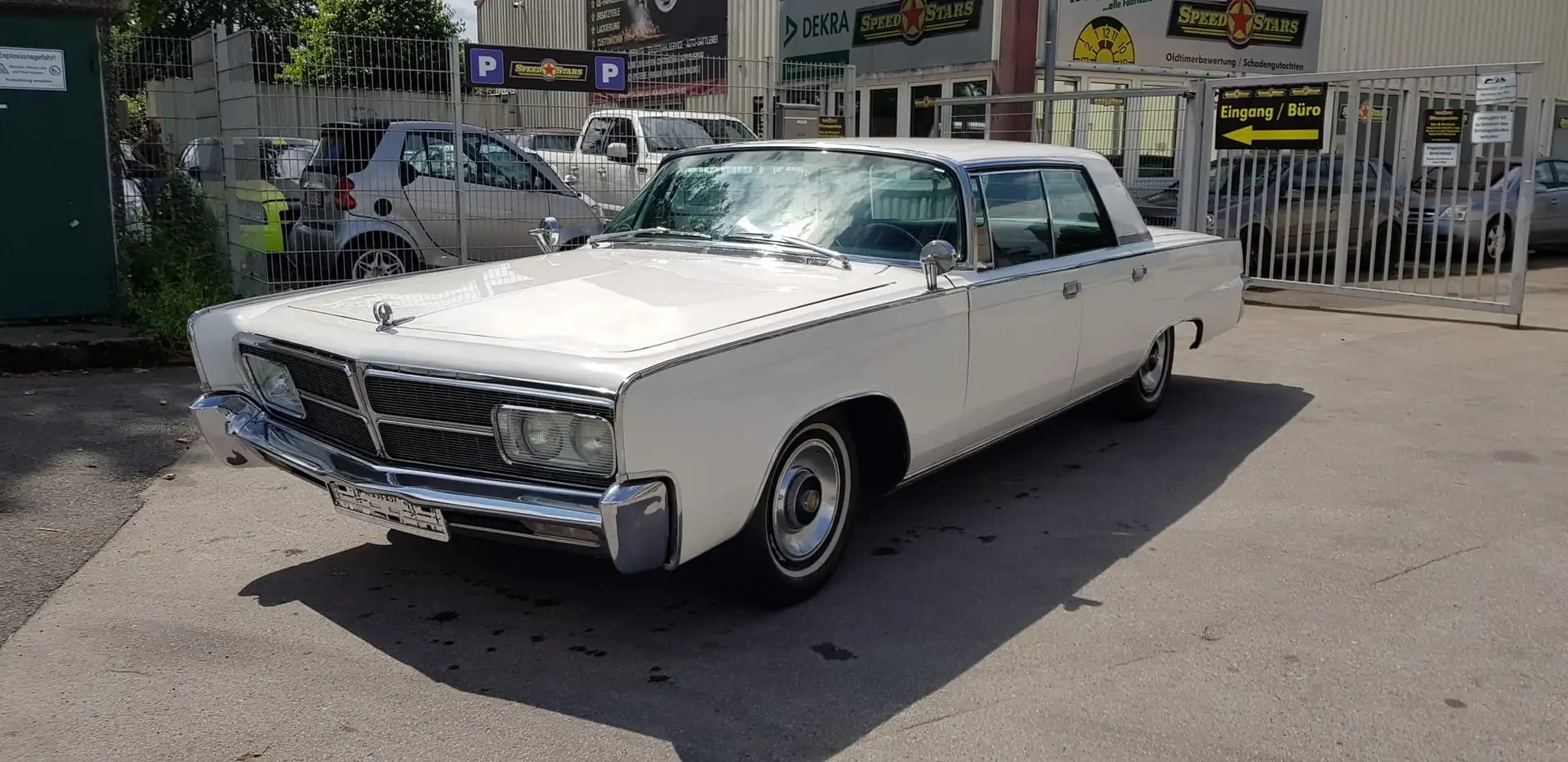 Chrysler Imperial CROWN 4dr HT Limousine Blanco - 1