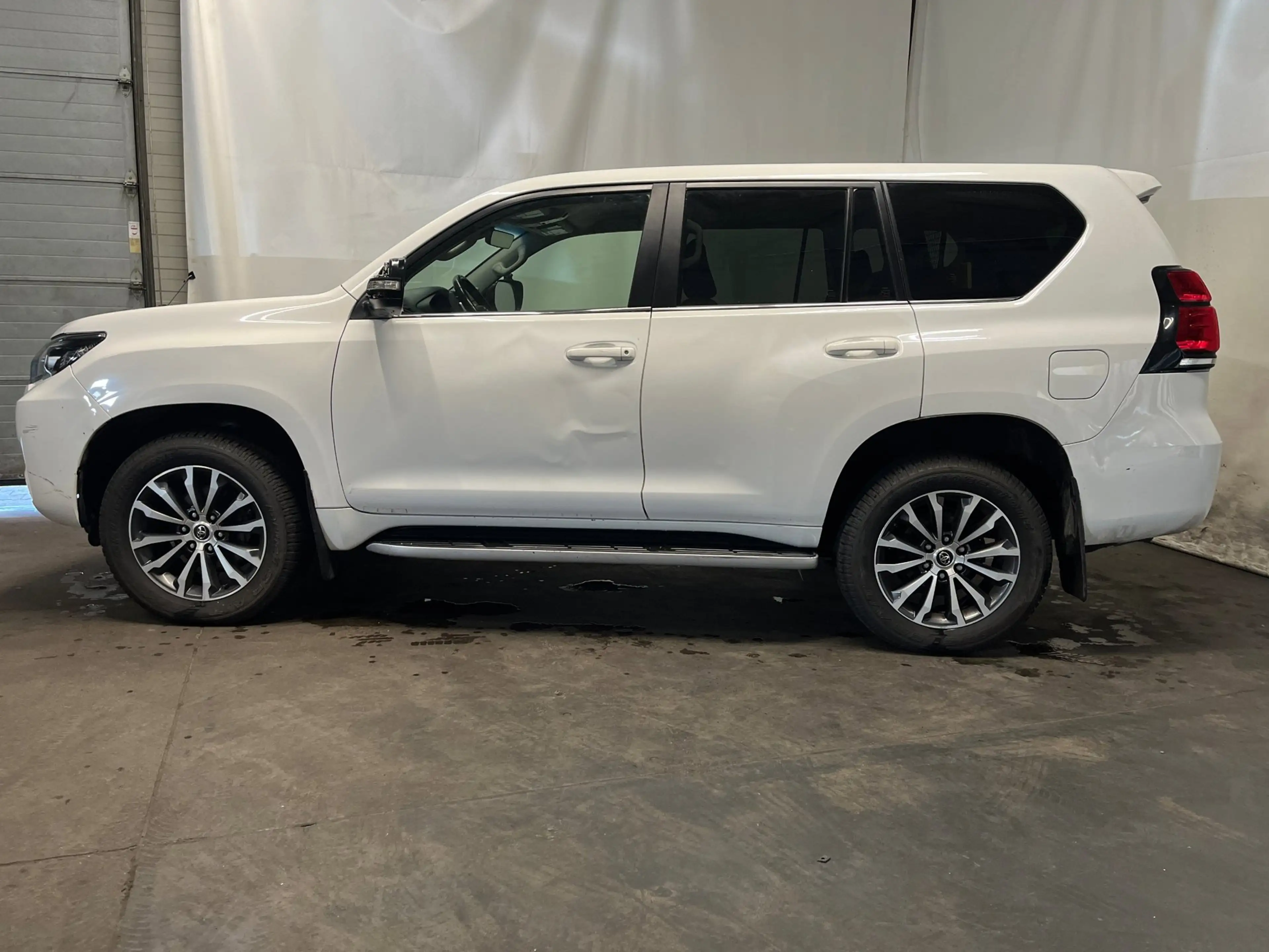 Toyota Land Cruiser 2.8 D-4D Professional 5p. SCHADEAUTO!! — photo 3