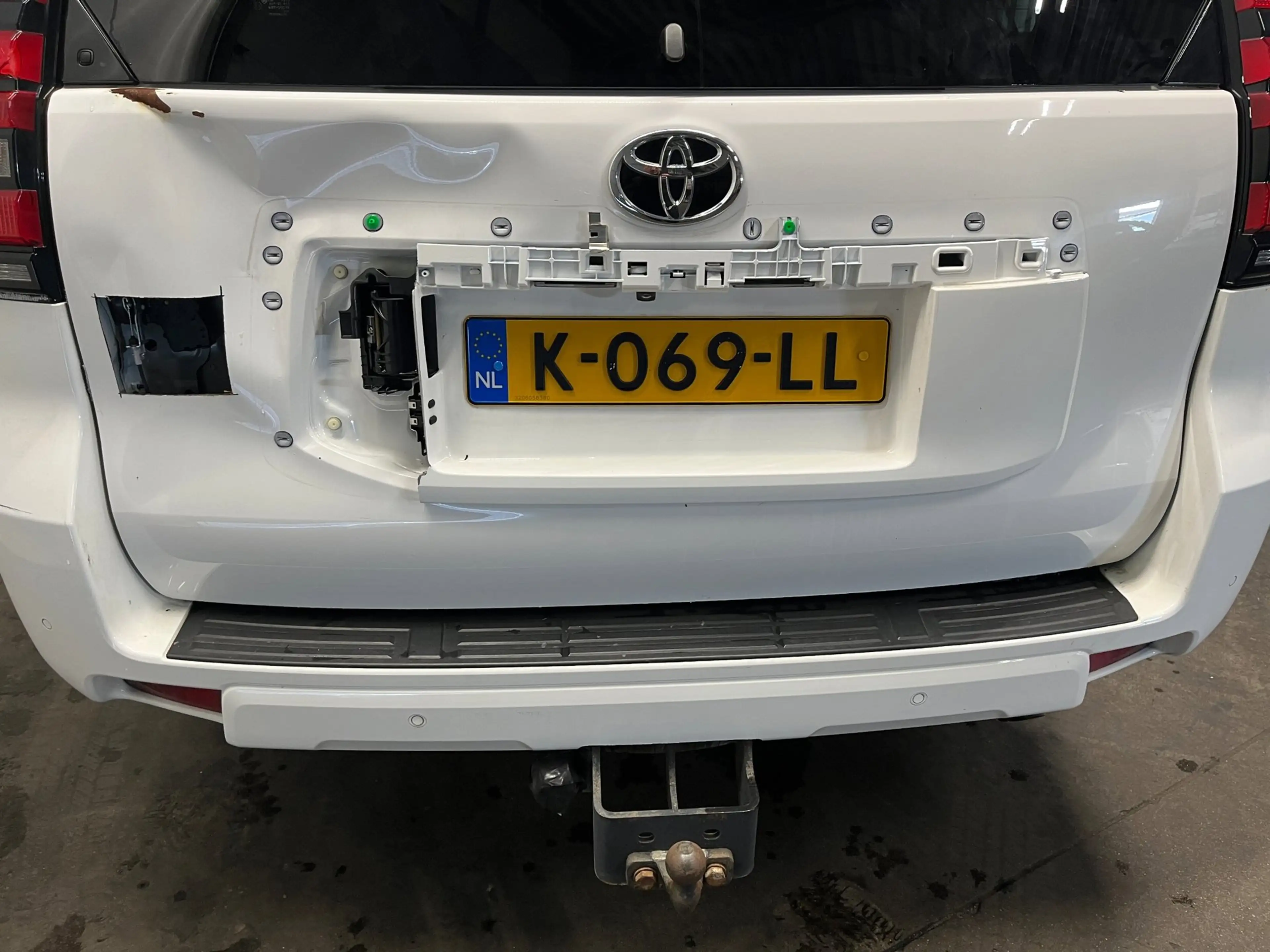 Toyota Land Cruiser 2.8 D-4D Professional 5p. SCHADEAUTO!! — photo 9