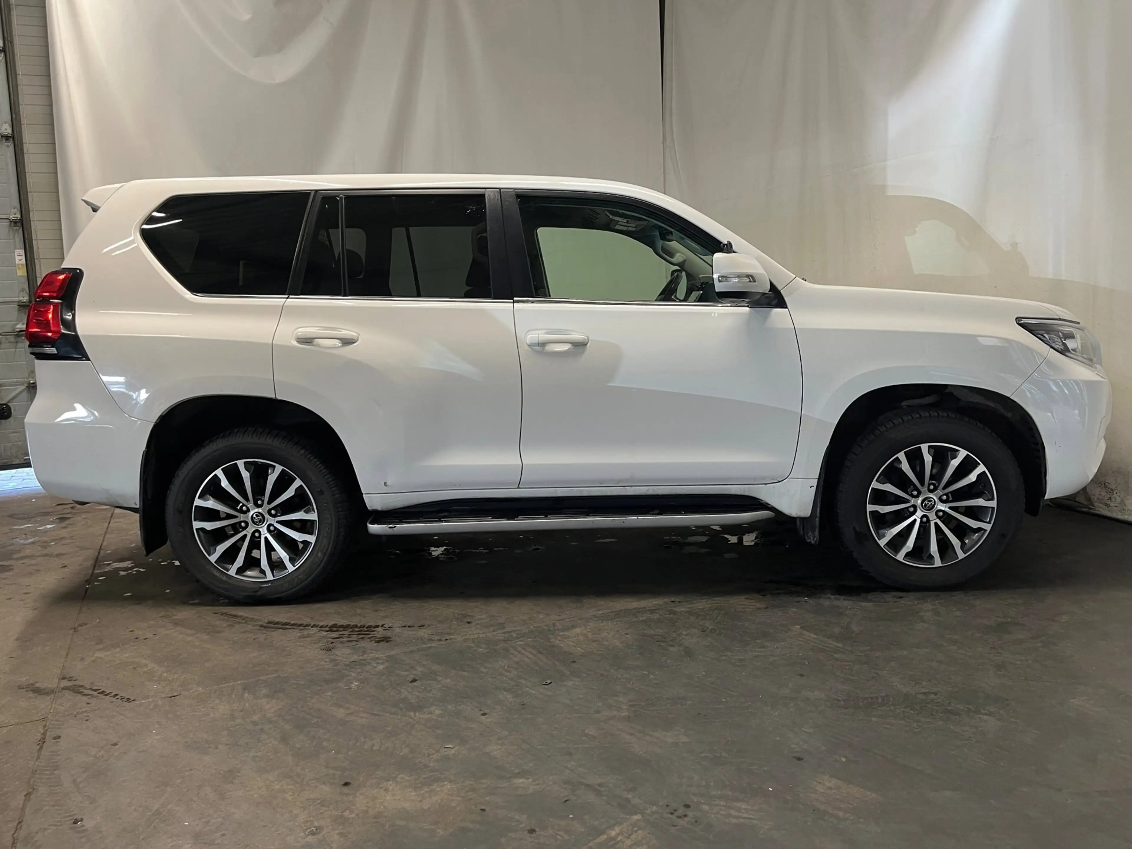 Toyota Land Cruiser 2.8 D-4D Professional 5p. SCHADEAUTO!! — photo 4