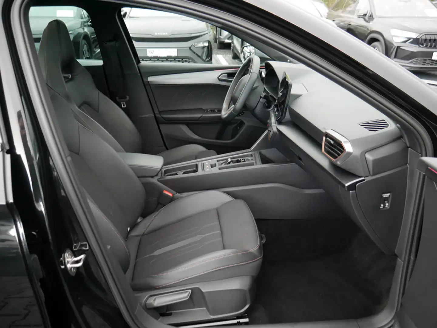 CUPRA Leon Sportstourer 2.0 TSI VZ 4Drive PANO BEAT Schwarz - 2