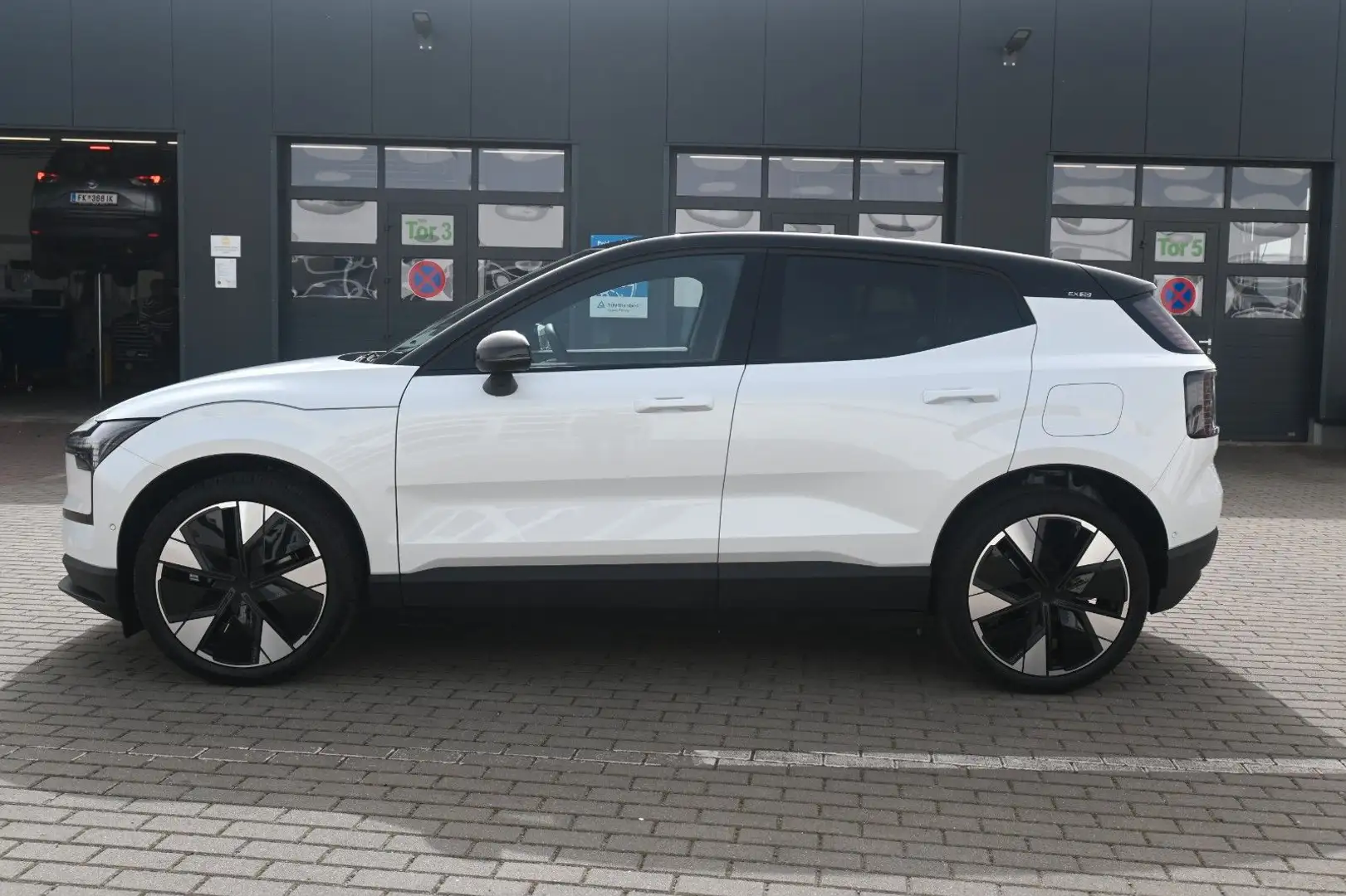 Volvo EX30 Single Motor Extended Range Ultra*360° Weiß - 2