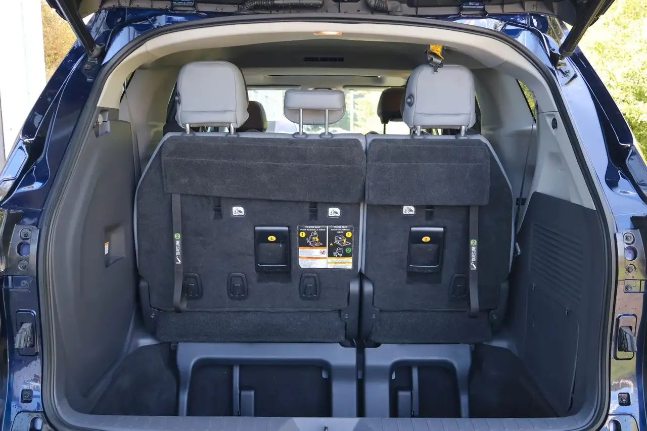 Toyota Sienna 2.5L HYBRID/KAMERA/ACC/CARPLAY/7-SITZER, миниатюра 24