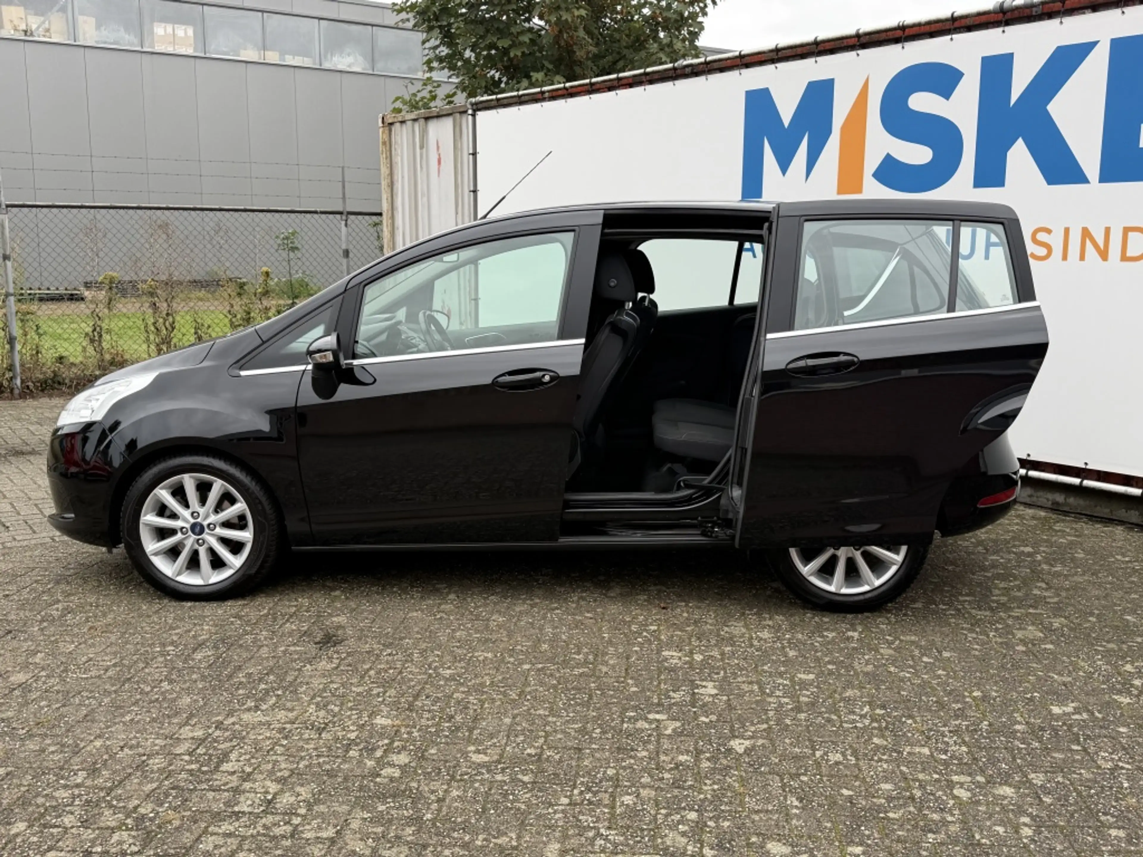 Ford B-Max 1.0 EcoB. Titanium — photo 4