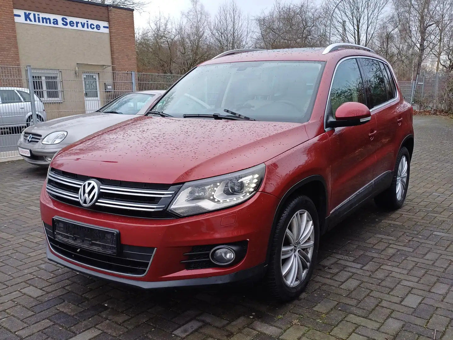 Volkswagen Tiguan 2,0TSI  NAVI PANORAMA DACH KAMERA ERST 69TKM Rot - 1