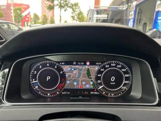 Volkswagen Golf view 17