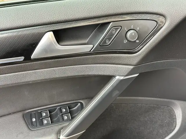 Volkswagen Golf view 21
