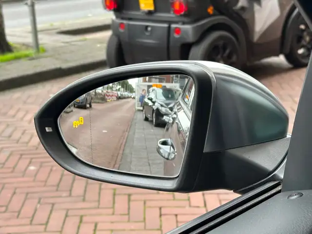 Volkswagen Golf view 26