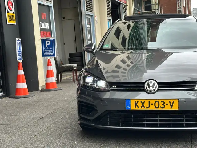 Volkswagen Golf view 10