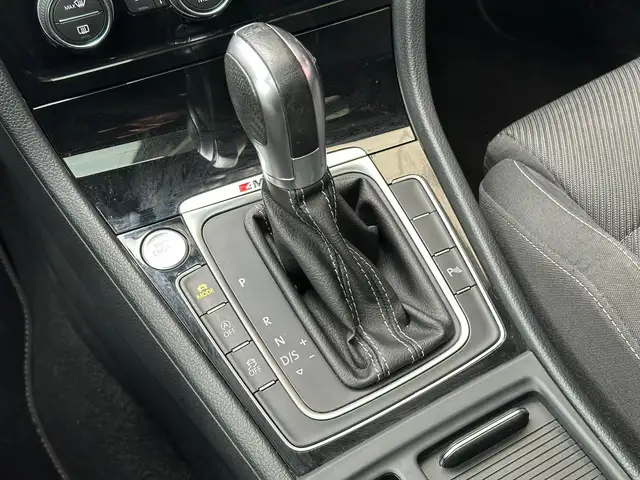 Volkswagen Golf view 20