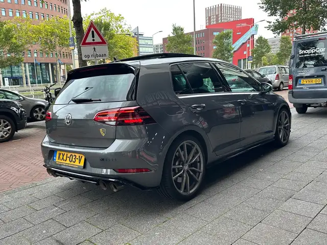Volkswagen Golf view 3