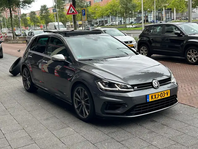 Volkswagen Golf view 4