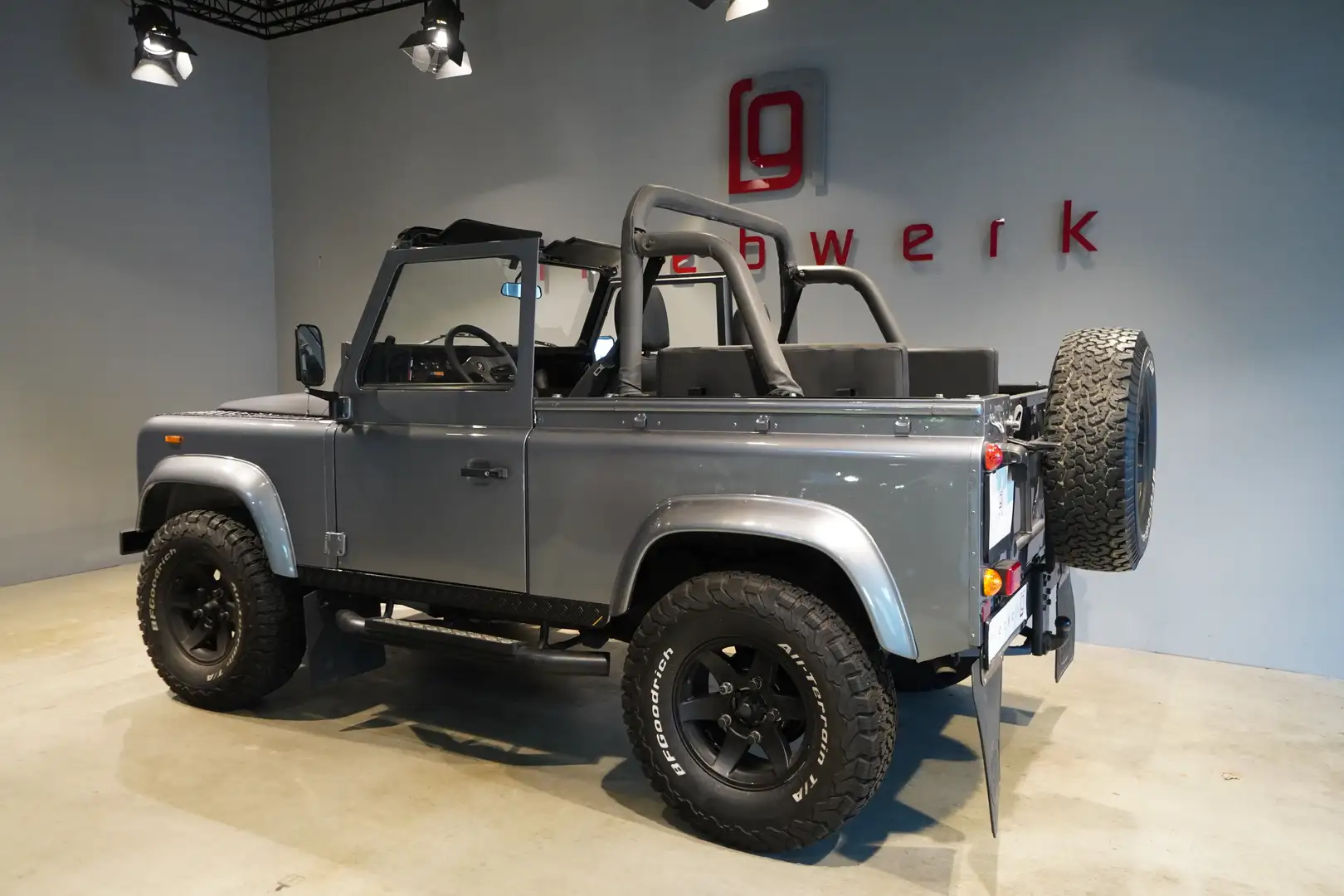 Land Rover Defender 90 3.9 V8 Cabrio Stříbrná - 2