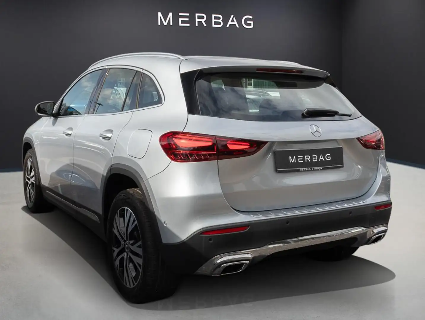Mercedes-Benz GLA 180 W-Paket ParkAss. LED SpurH el.Heck LM Silber - 2