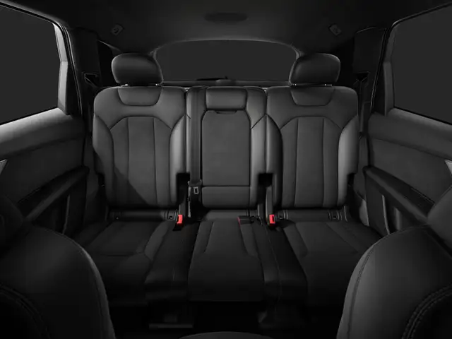 Audi Q7 view 10