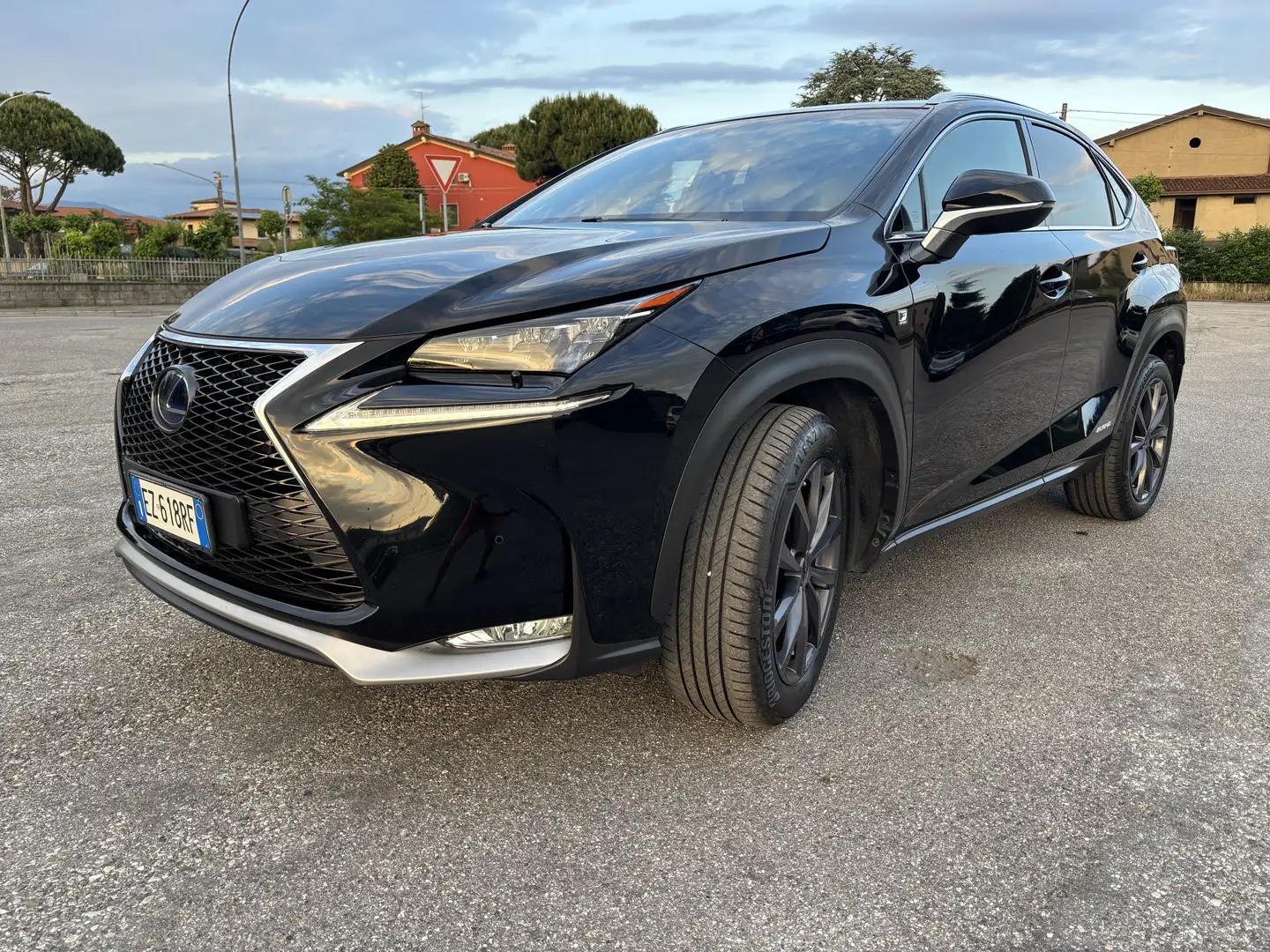 Lexus NX 300 NX  300h 2.5 F-Sport 4wd cvt super accesoriata Чорний - 1