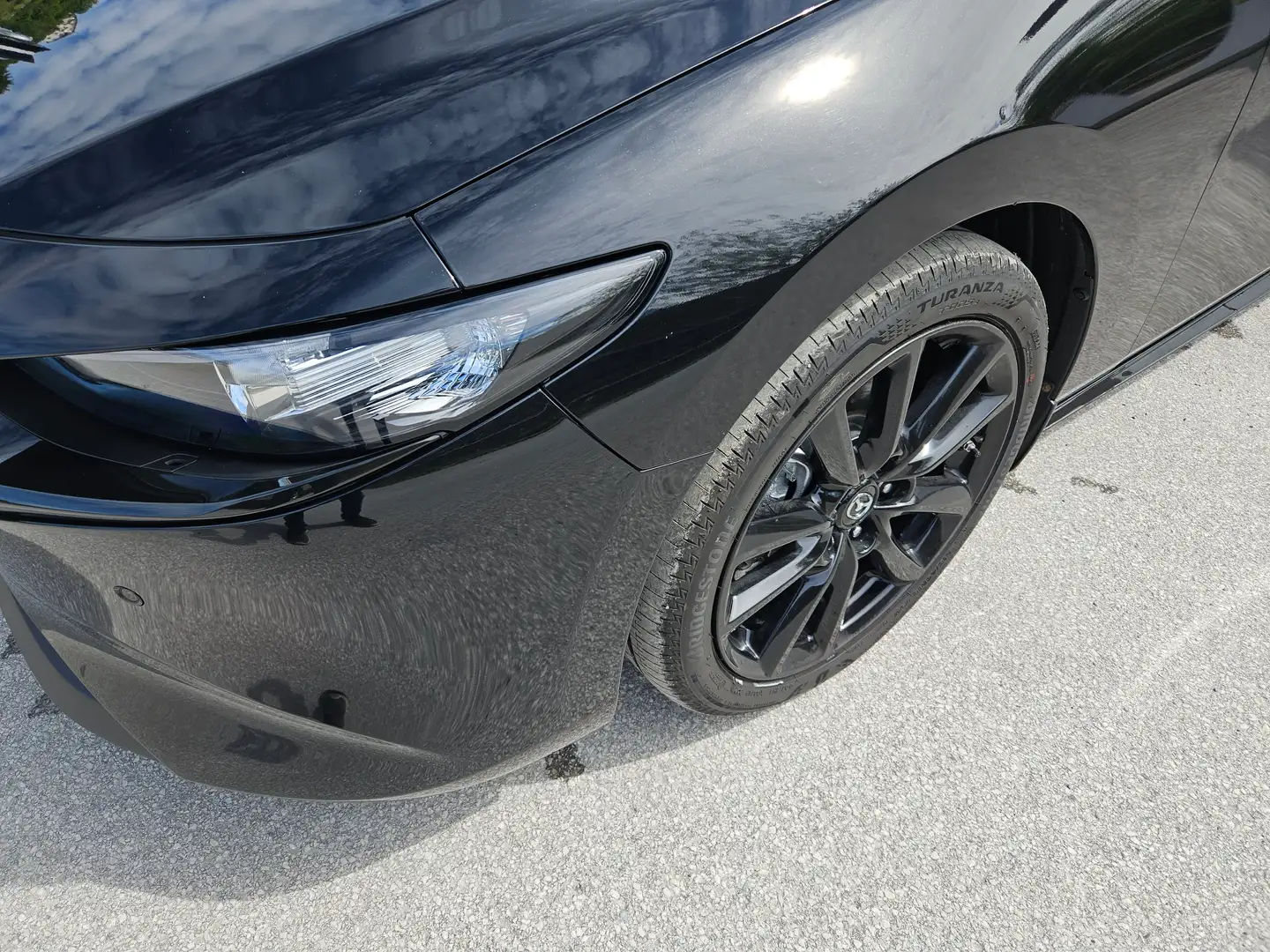 Mazda 3 2.5L e-SKYACTIV G 140ps 6MT 2WD HOMURA Schwarz - 2