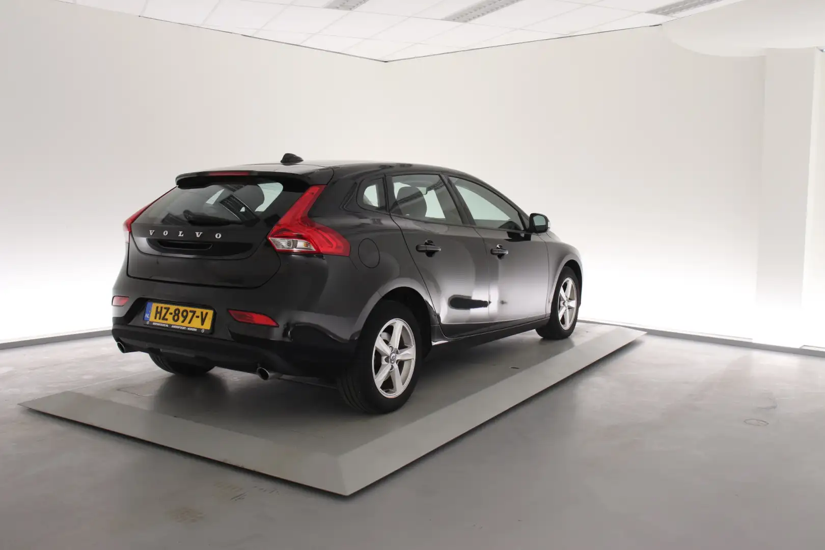 Volvo V40 D3 Kinetic Automaat | Business Pack Connect | Park Negro - 2