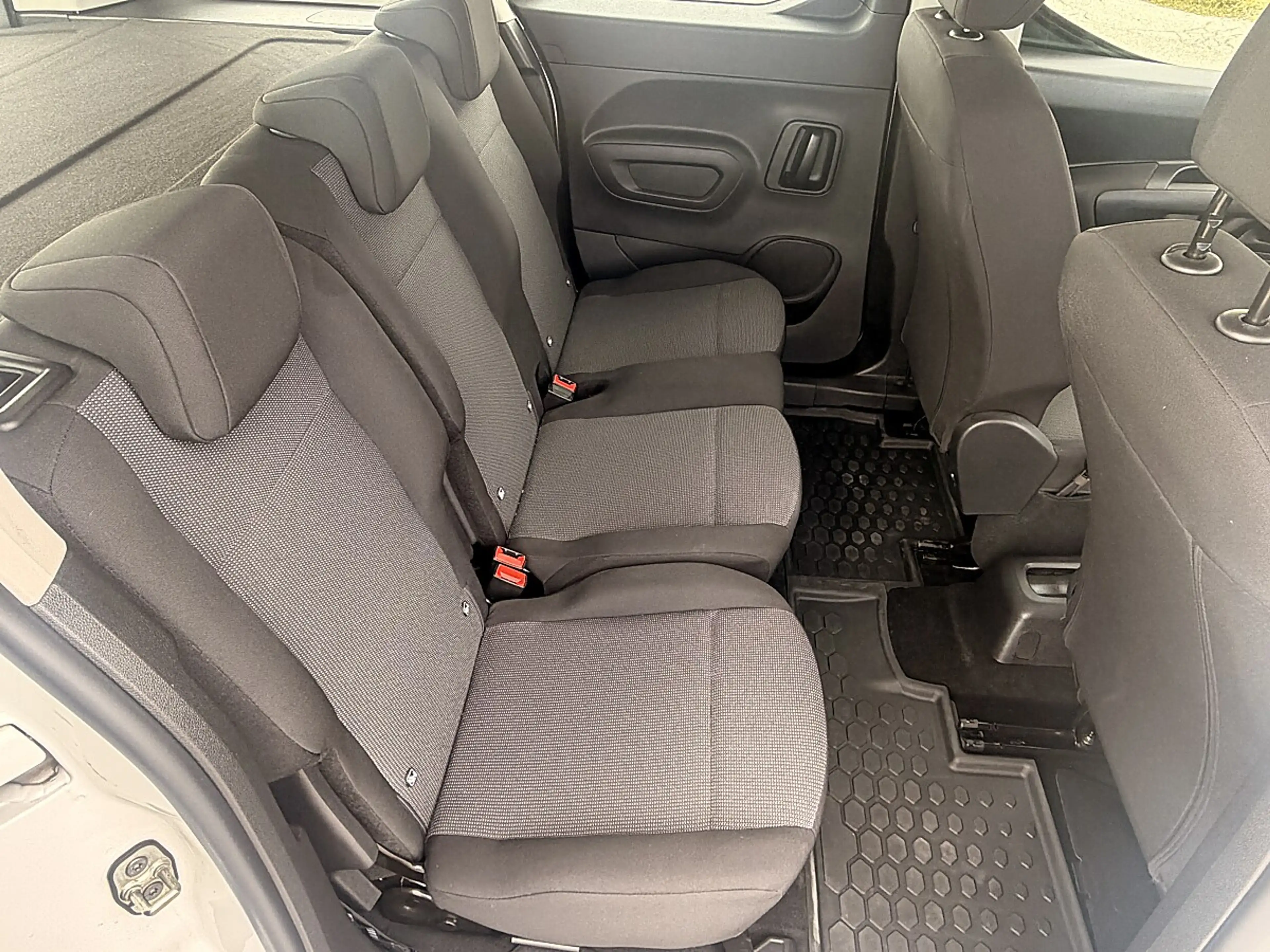 Peugeot Rifter Standard BlueHDI 100 S&S Active Pack 5-Gang — photo 7