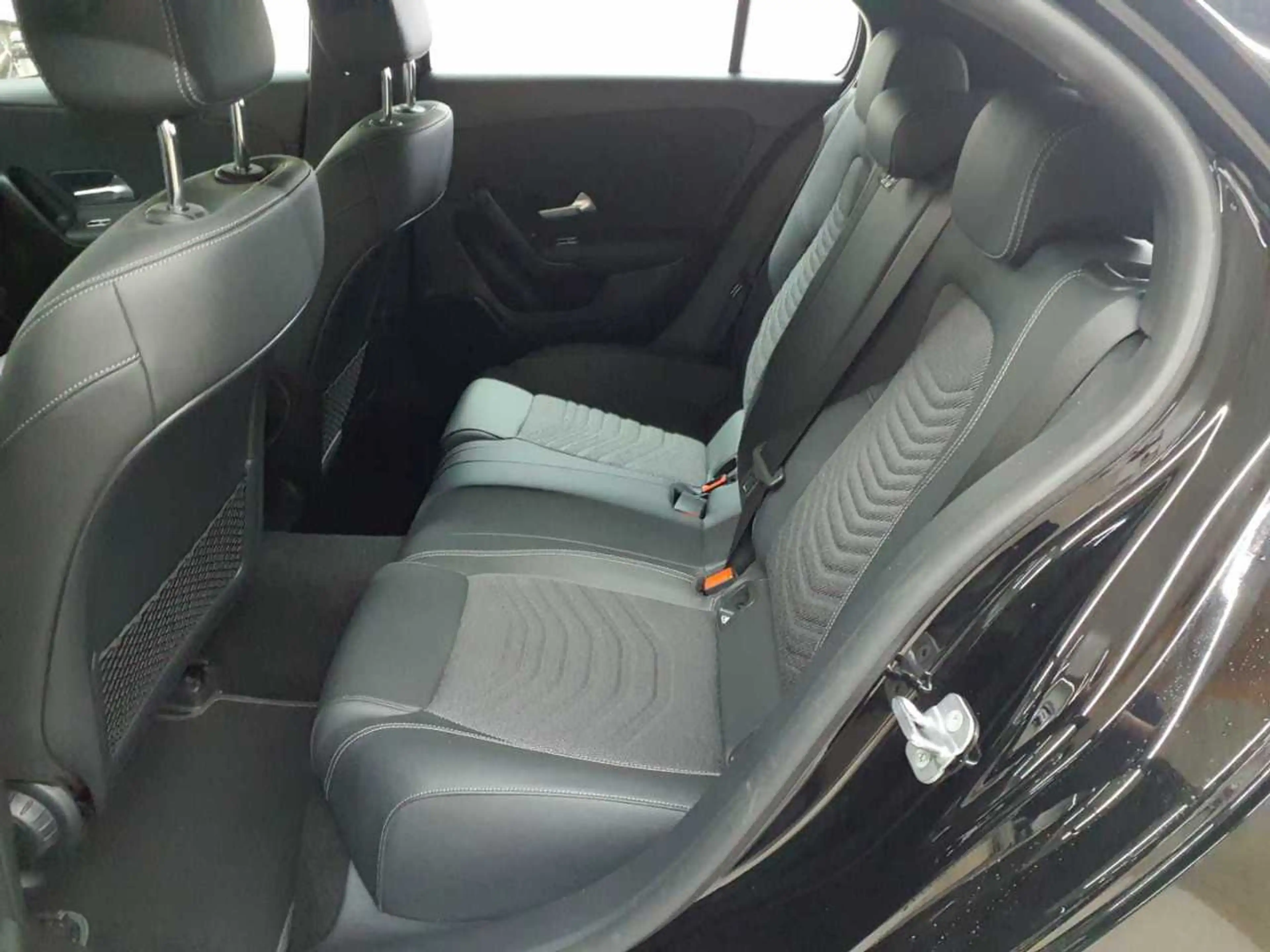 Mercedes-Benz A 180 A 180 7G-DCT Entry AdvancedP KAM SHZ — photo 14