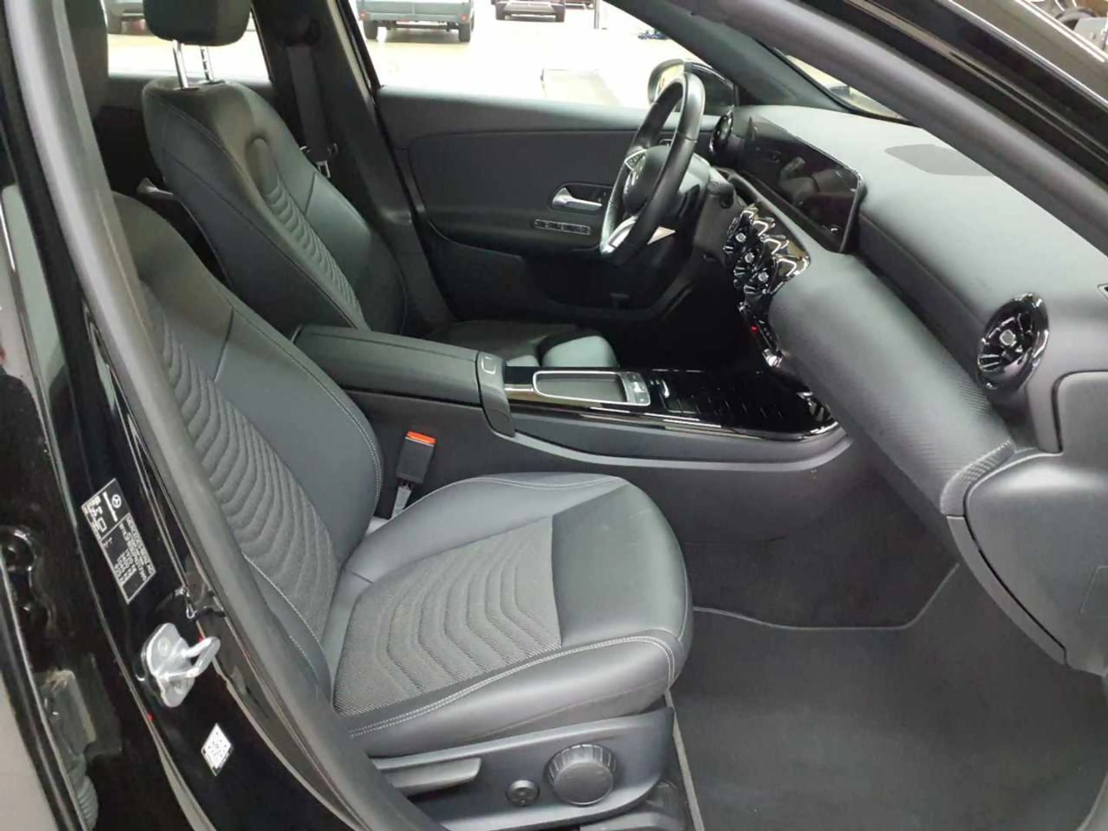 Mercedes-Benz A 180 A 180 7G-DCT Entry AdvancedP KAM SHZ — photo 7