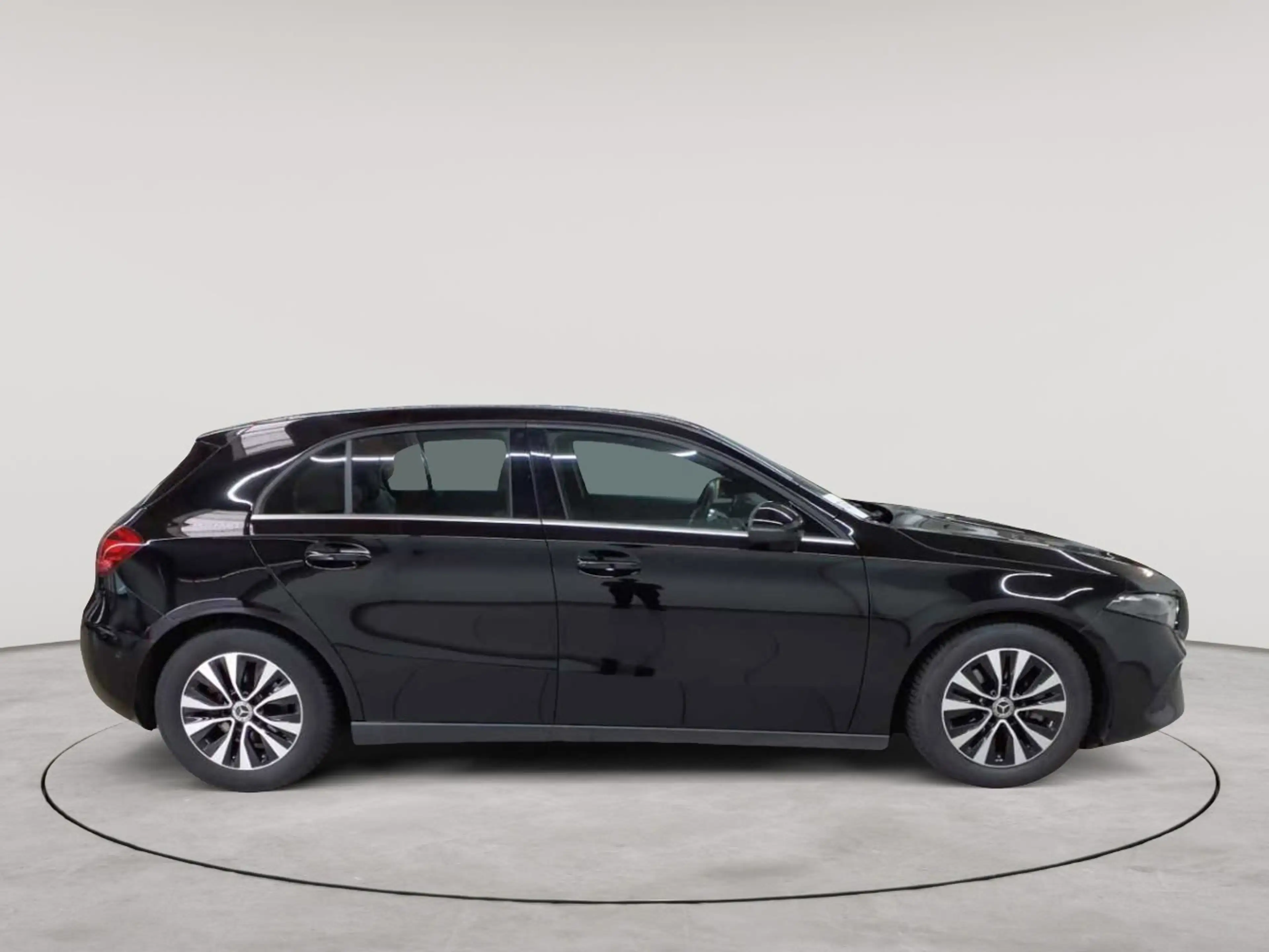 Mercedes-Benz A 180 A 180 7G-DCT Entry AdvancedP KAM SHZ — photo 3