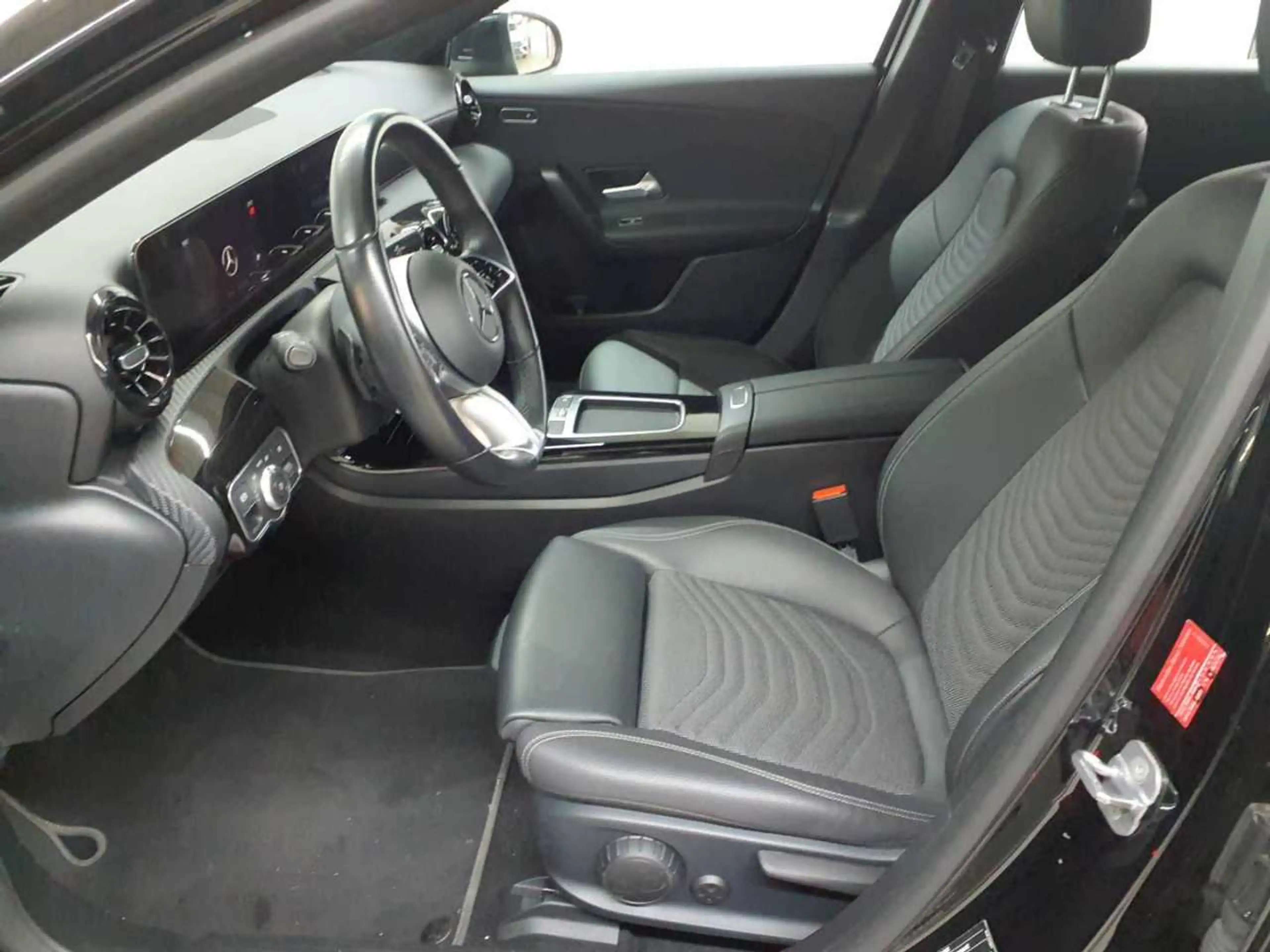 Mercedes-Benz A 180 A 180 7G-DCT Entry AdvancedP KAM SHZ — photo 8
