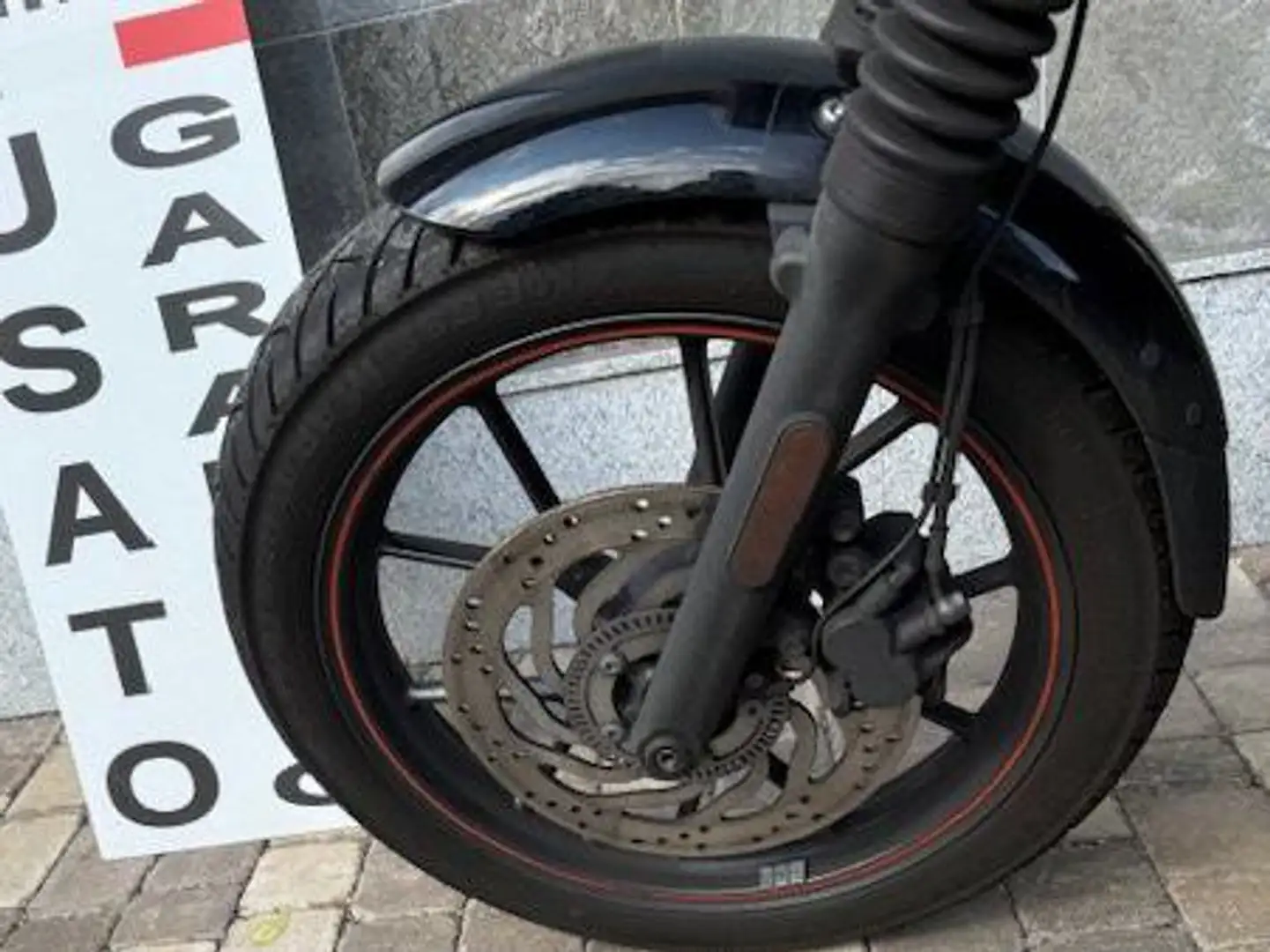 Triumph Street Twin Gris - 2