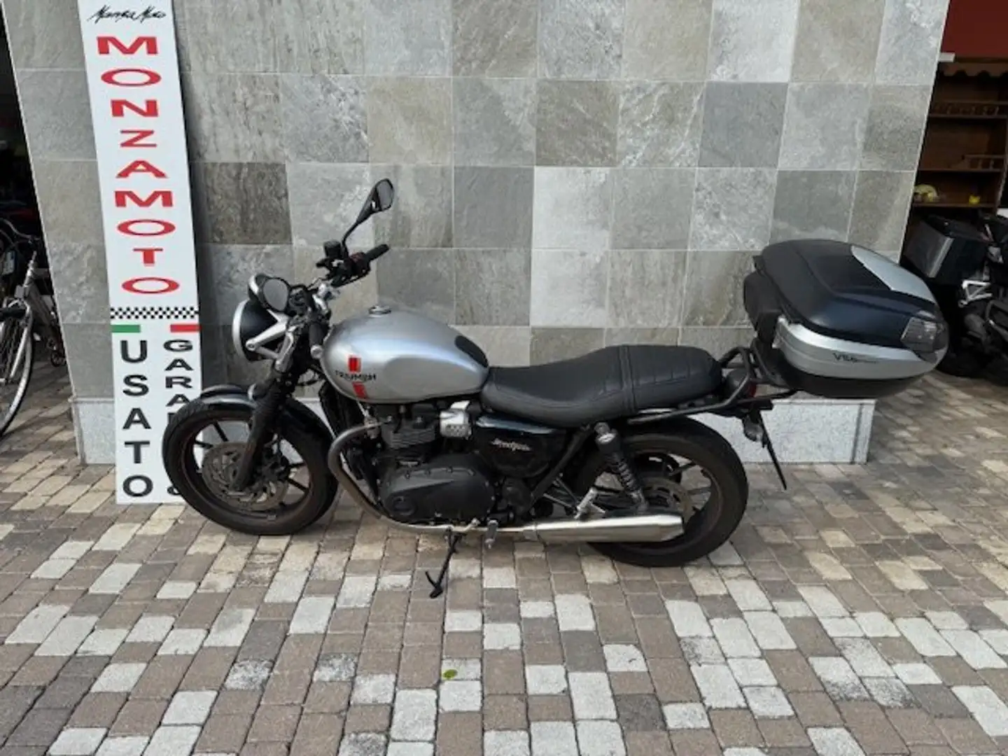 Triumph Street Twin Gris - 1