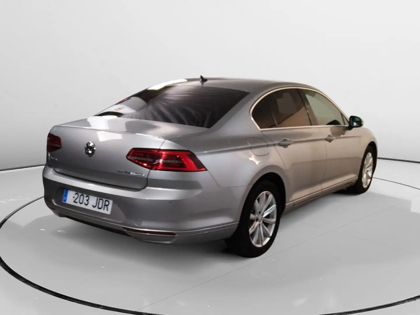 Volkswagen Passat 2.0TDI Advance DSG6 110kW Gris - 2
