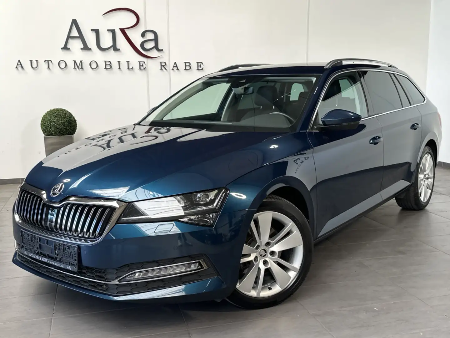 Skoda Superb Combi 2.0 TDI Premium Edition NAV+LED+AHK Bleu - 1