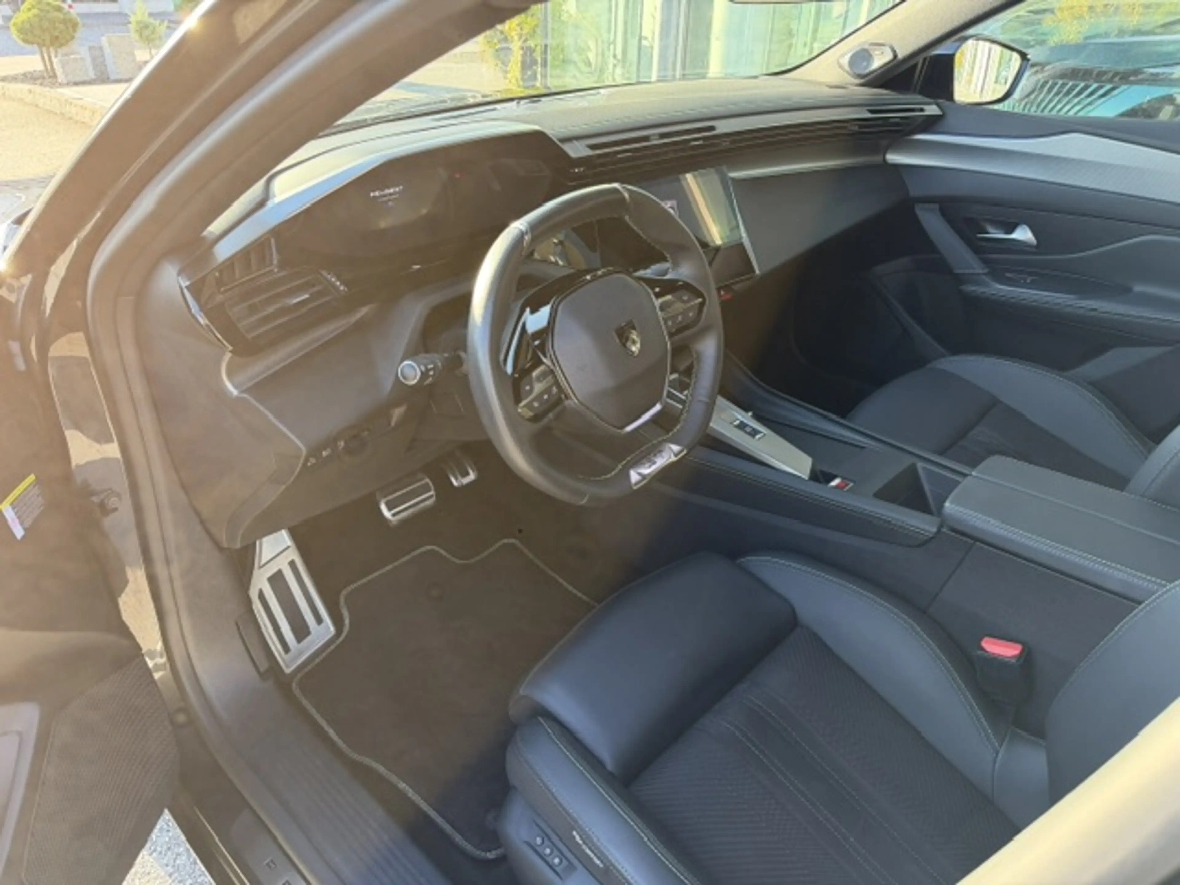 Peugeot 408 Plug in Hybrid 225 GT — photo 6