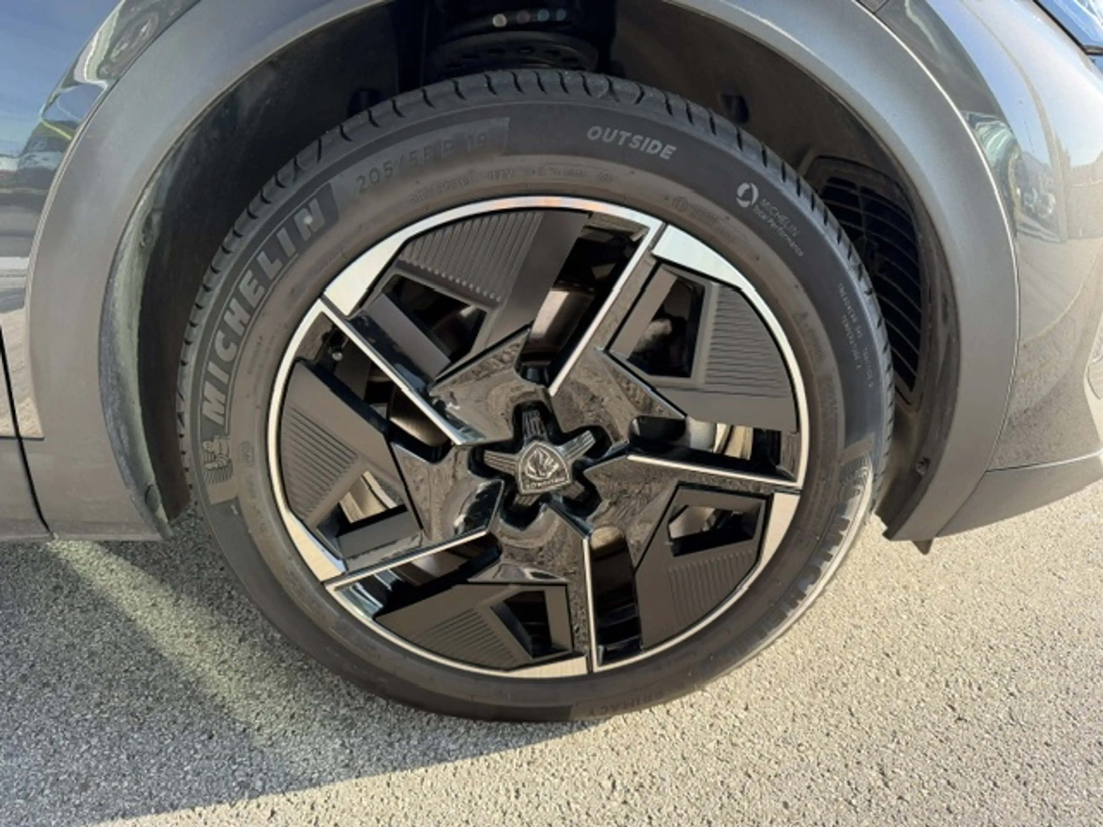 Peugeot 408 Plug in Hybrid 225 GT — photo 5