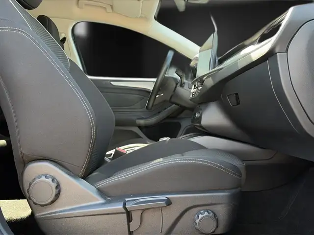 Ford Focus view 13